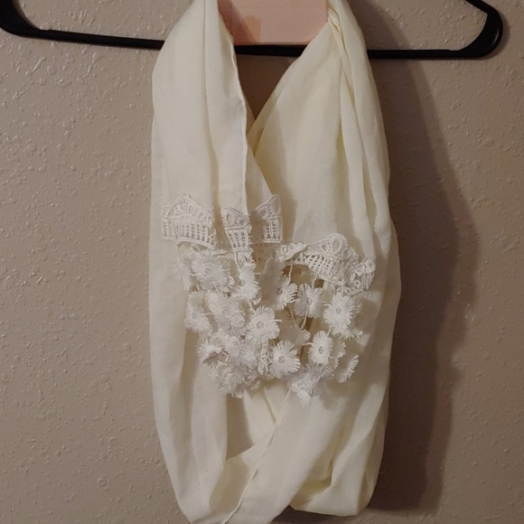 Infinity scarf - Picture 1 of 3